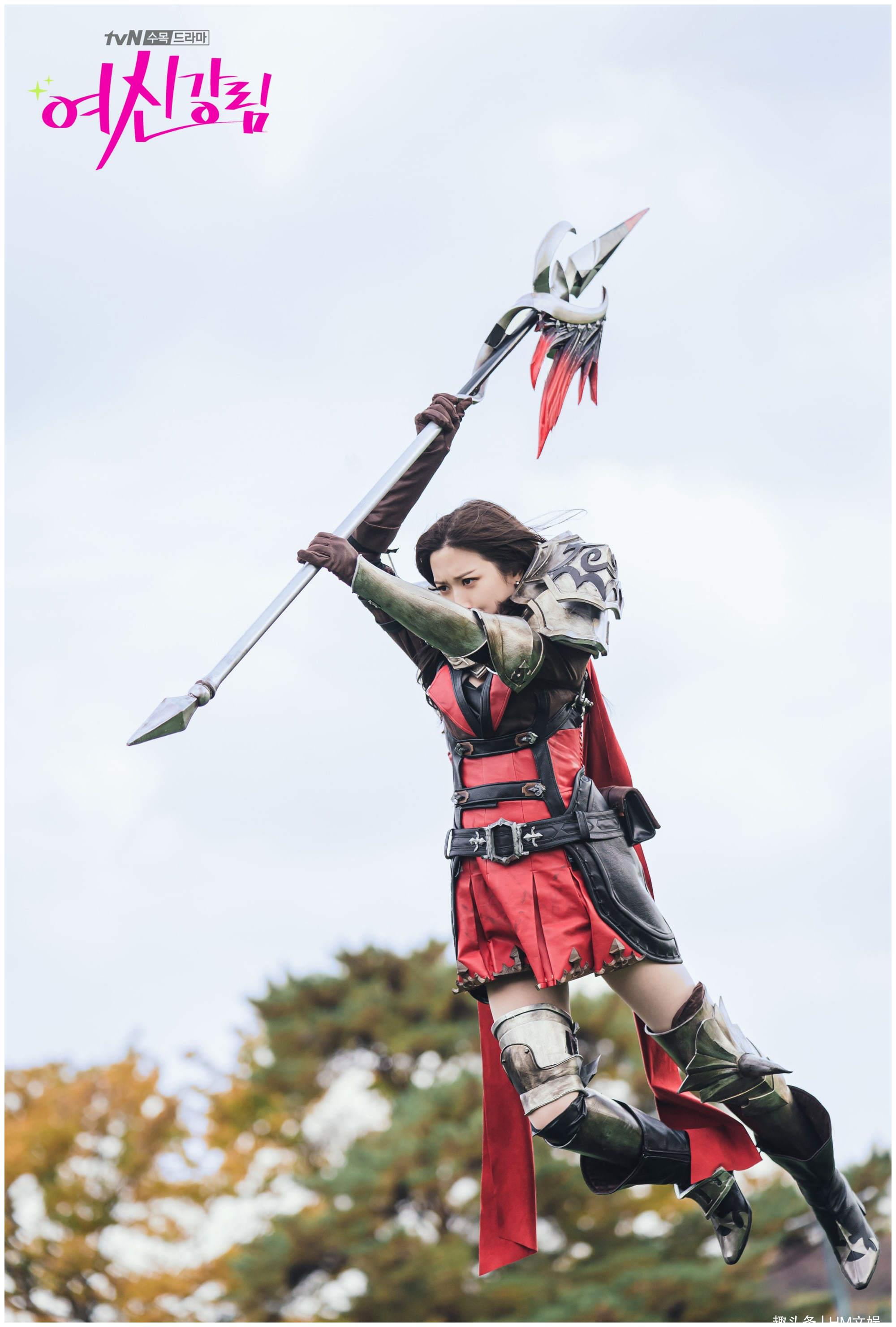 文佳煐在《女神降临》剧中化身铠甲女神