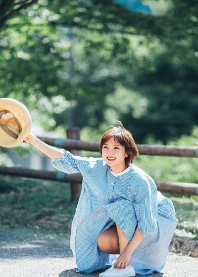 杜沁怡清新文艺范写真,甜美气质十足,俏丽多姿