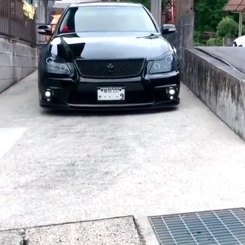 黑武士风格的12代皇冠情怀老车