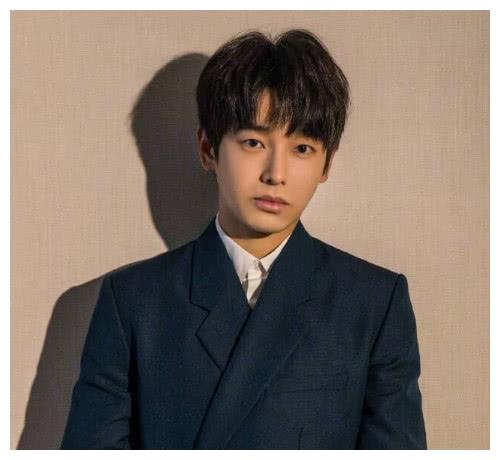 有一种颜霸叫彭昱畅看到白发造型的他网友请你c位出道