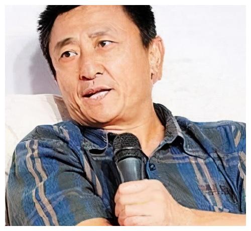 京圈中的牛人,蹲过监狱给冯小刚调一个营的坦克拍戏