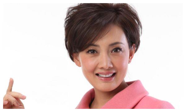 曾是体坛冠军,转行做演员后成了春晚的常客,今50岁仍风韵犹存