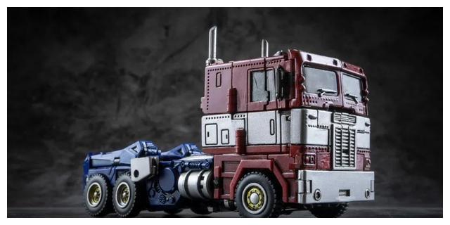 lt外传擎天柱最新美图赏析,就是脸有点怪?-新浪汽车