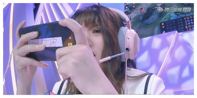 《荣耀美少女2》鱼妹那么嚣张,为何导师还留她在台上?
