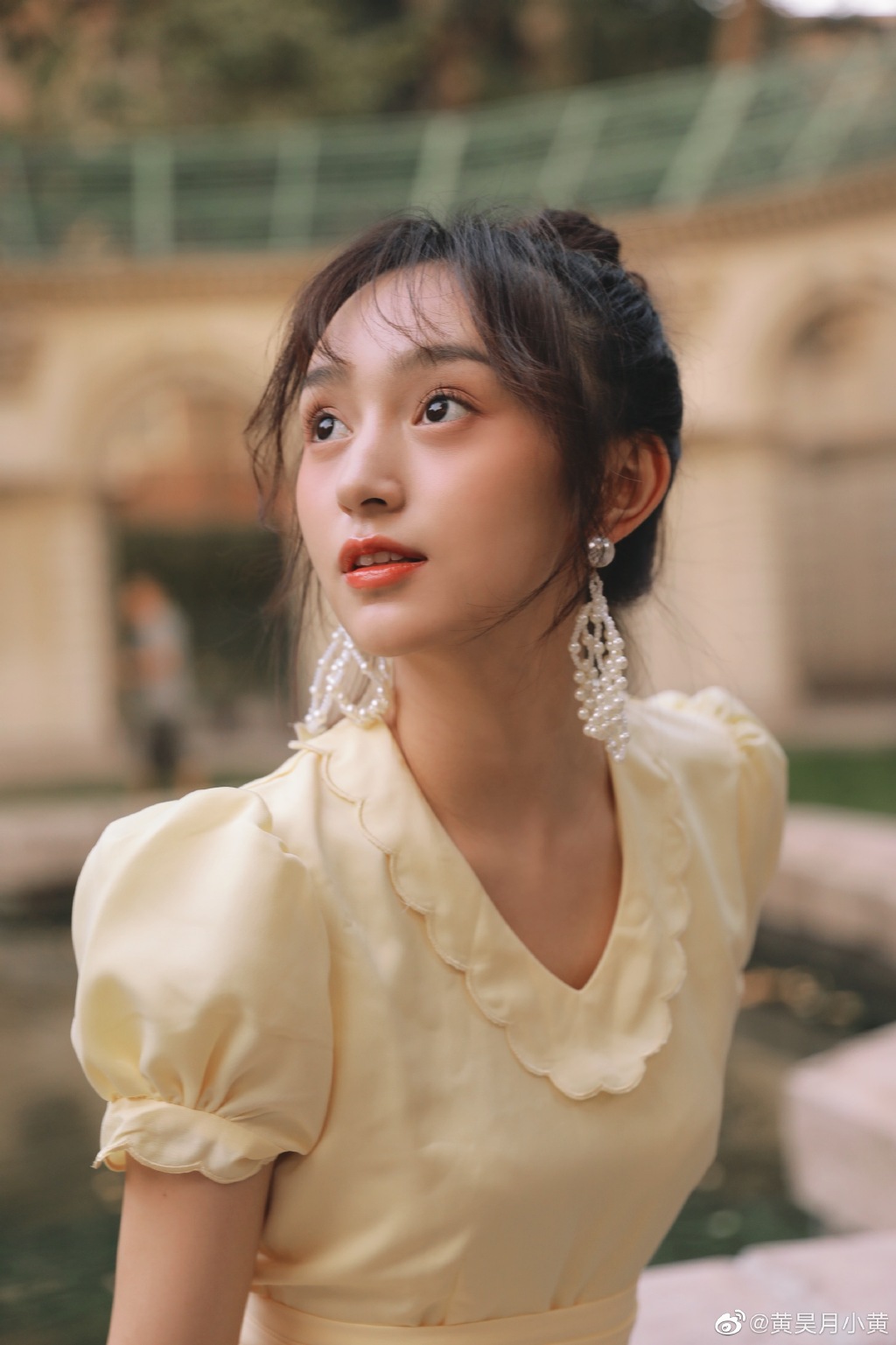 美女演员黄昊月小黄迷人可爱写真美照