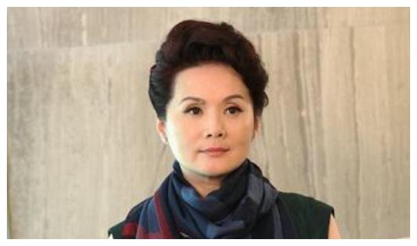 嫁大学同学恩爱38年,如今一家三口低调幸福|高原|吴冕|话剧院_新浪