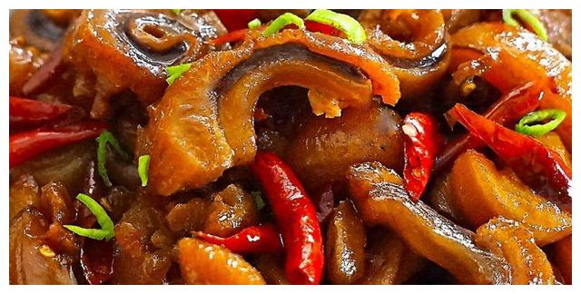 就是,这东西应该很补吧,其实怎么说呢,我觉得吃牛鞭就跟吃牛筋一样