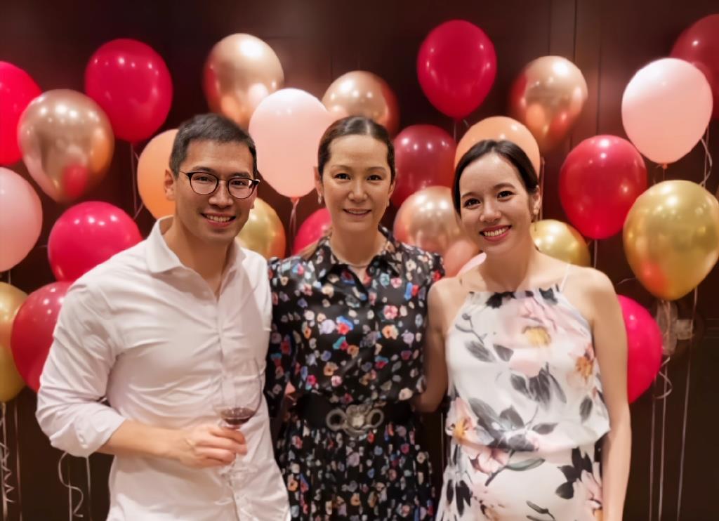 汪诗诗,汪圆圆,湛琪清三姐妹同框,一家人关系超级好__财经头条