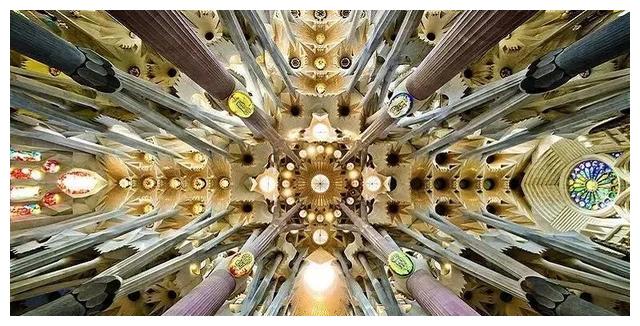 盖了136年终于要完工！结果被曝是“违章建筑”，罚款近3亿元休闲区蓝鸢梦想 - Www.slyday.coM