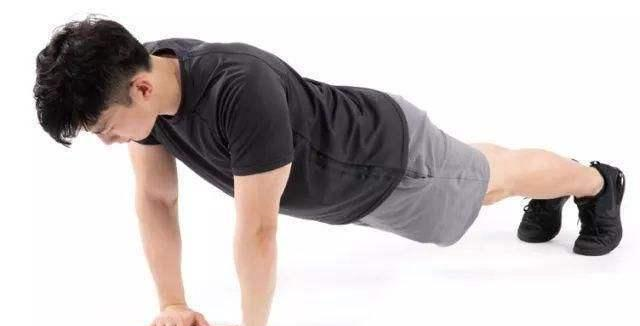 手臂拜拜肉晃动不已？两个动作教你高效燃脂，和拜拜肉说拜拜休闲区蓝鸢梦想 - Www.slyday.coM