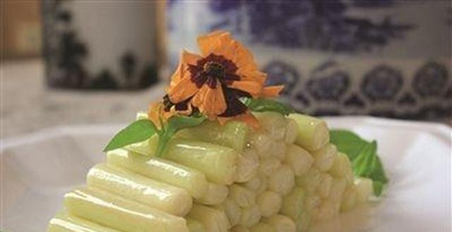 长在河边,是名副其实的美食明星,炖肉是乡野极品美食|蒲菜|野菜|美食