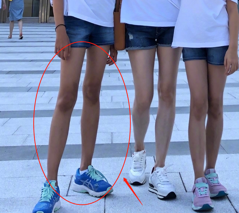 又一京圈格格佟大为晒12岁女儿近照腿长丝毫不输关晓彤