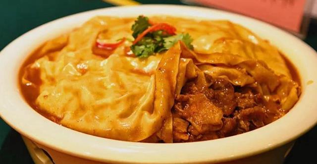 新疆美食羊肉焖饼子,肉烂饼香,尝上一口颠覆你的味蕾_高清图集_新浪网