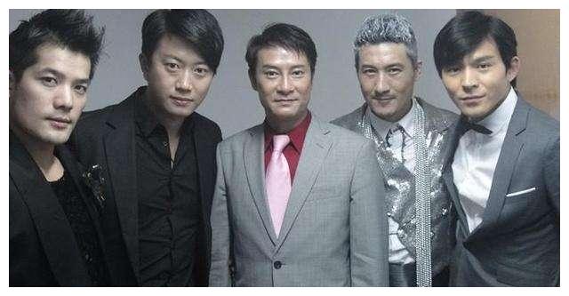 外界也把他称为是刘德华第二,在歌唱方面,刘锡明当年是和李克勤齐名的