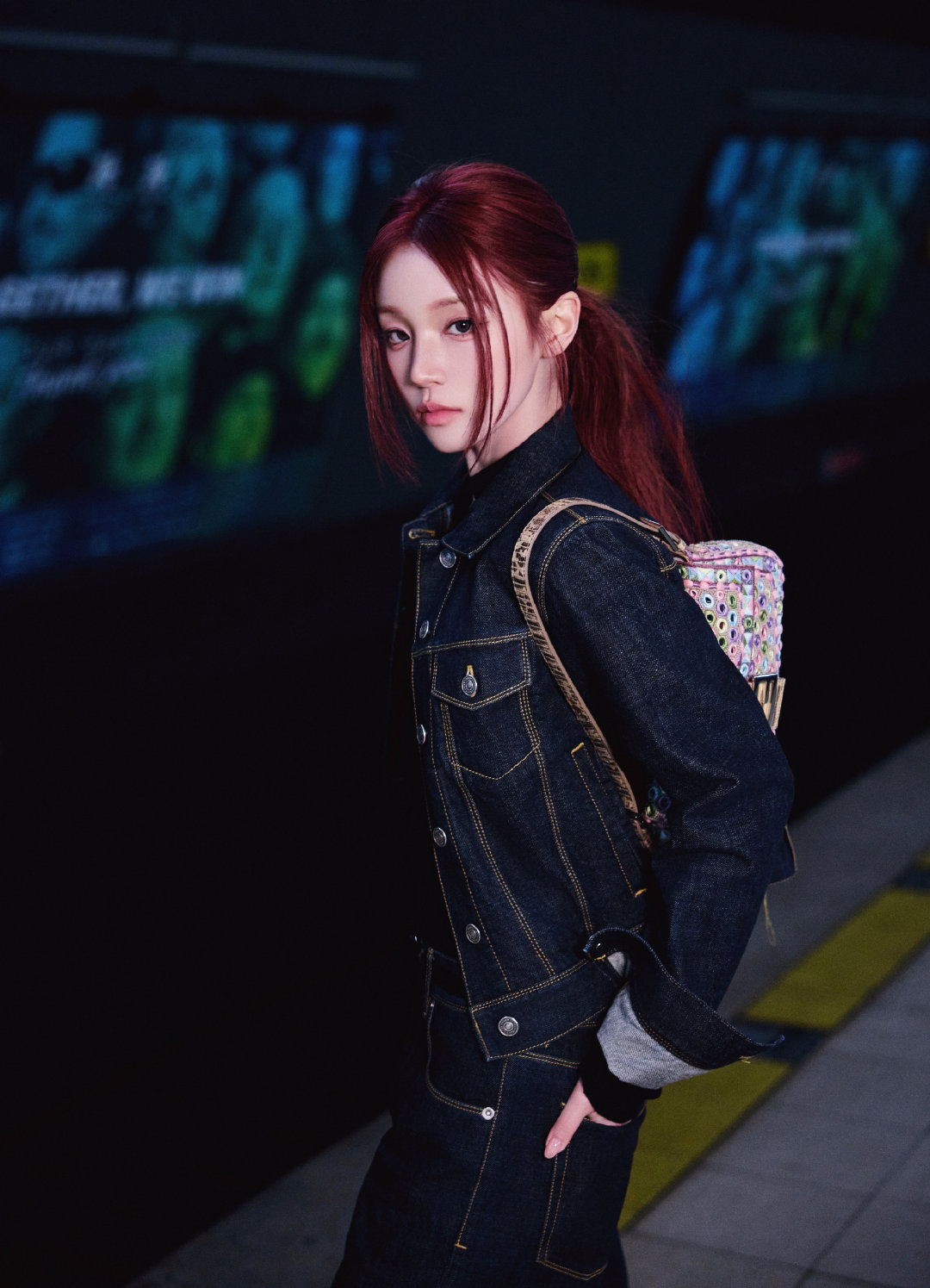 低马尾造型温柔又干练，宋雨琦亮相米兰时装周