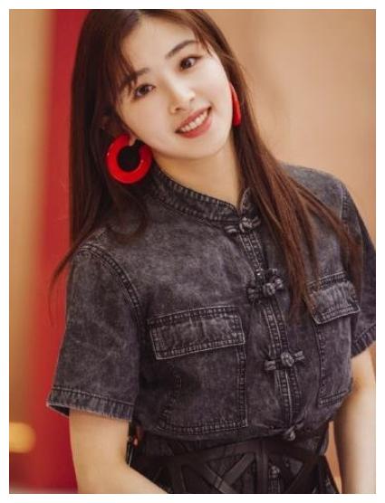 多年前女明星"牛奶裙"照片,身材完全凸显,性感又有创意|张含韵|林青霞