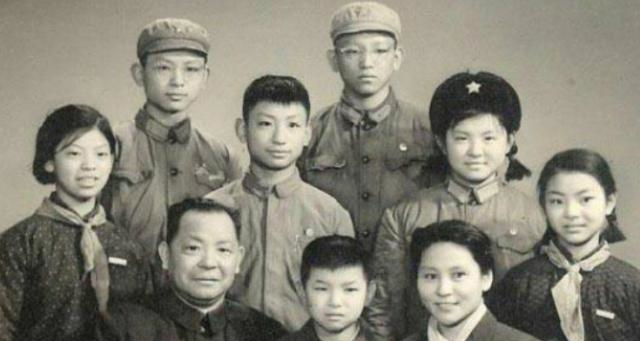 55年授衔得知此人只是少将后，5名上将联名要求为他升衔，他是谁__财经头条