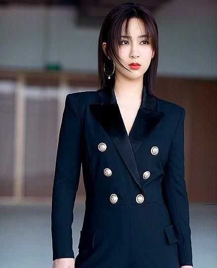 穿西装最飒女明星:杨紫赵丽颖唐嫣宋茜,谁的西装撩到你了?