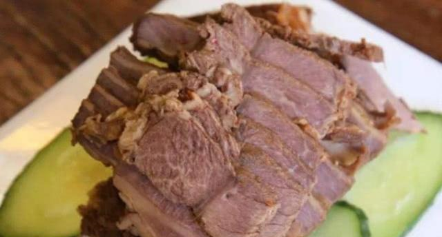 猪身上“最好吃”的一块肉,一头猪只有几斤,老板总是藏着不愿卖休闲区蓝鸢梦想 - Www.slyday.coM 猪身上“最好吃”的一块肉,一头猪只有几斤,老板总是藏着不愿卖休闲区蓝鸢梦想 - Www.slyday.coM