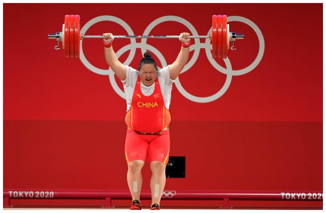 2021年8月2日,李雯雯以绝对优势获得东京奥运会举重女子87公斤以上级