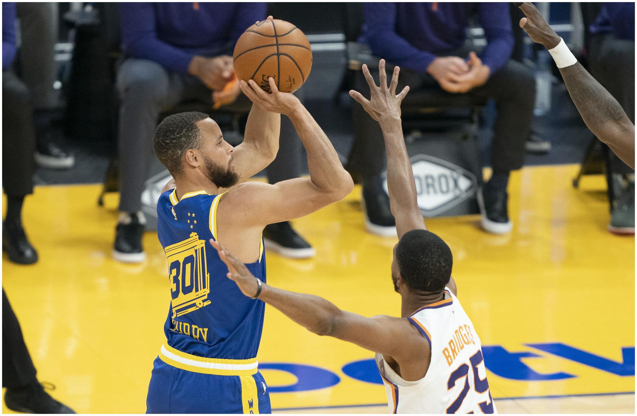 库里三分11中1不用慌追梦三双再助勇士取胜29胜1负战绩太惊人