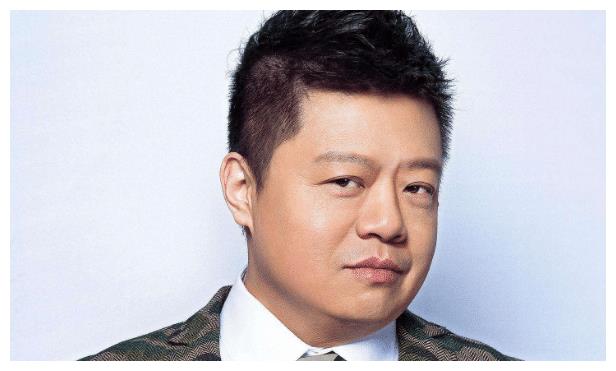 他是马季的儿子,妻子是原央视主持人,如今生活让人羡慕