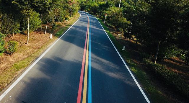 江苏有个最适合自驾的公路,被当地人称为彩虹公路,你去过吗休闲区蓝鸢梦想 - Www.slyday.coM 江苏有个最适合自驾的公路,被当地人称为彩虹公路,你去过吗休闲区蓝鸢梦想 - Www.slyday.coM
