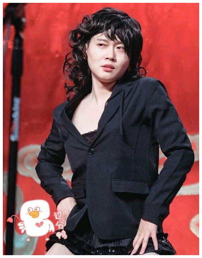 德云社成员穿女装于谦高贵郭麒麟可爱看到岳云鹏笑出眼泪