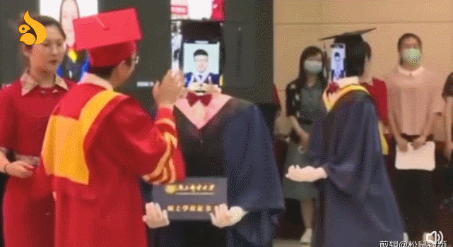 线上毕业典礼有多好笑!从此以后,居家上大学不是梦!休闲区蓝鸢梦想 - Www.slyday.coM 线上毕业典礼有多好笑!从此以后,居家上大学不是梦!休闲区蓝鸢梦想 - Www.slyday.coM