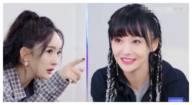 杨幂《追光吧哥哥》飞行,与郑爽久违,俩人间洗洁精互动频繁