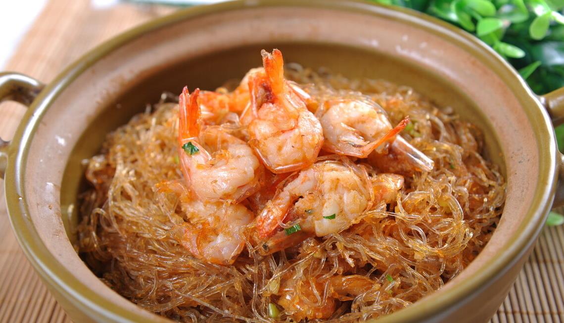 鲜虾粉丝煲,鲜香软嫩的家常菜,顺滑q弹又爽口,佐酒下饭超美味