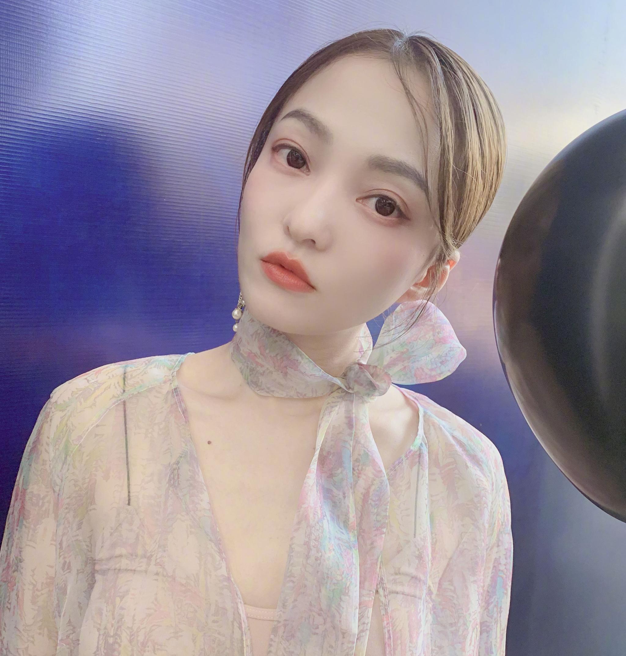 这样的张韶涵你喜欢吗?37岁还如此年轻!