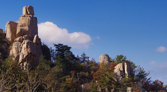 海上第一名山山东崂山，屹立在黄海之滨，汉武帝都到这里求仙拜寿