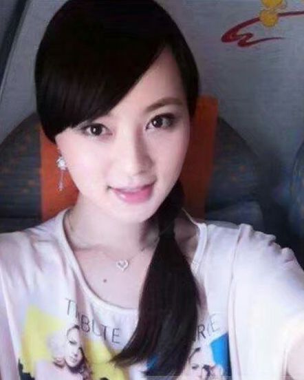 吴一迪在校期间,曾拍摄过几个广告,其中一个广告曾与赵本山一起合作过