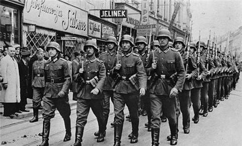 二战后,波兰放弃向德国索赔,为何后来出尔反尔,又索赔9000亿?休闲区蓝鸢梦想 - Www.slyday.coM 二战后,波兰放弃向德国索赔,为何后来出尔反尔,又索赔9000亿?休闲区蓝鸢梦想 - Www.slyday.coM