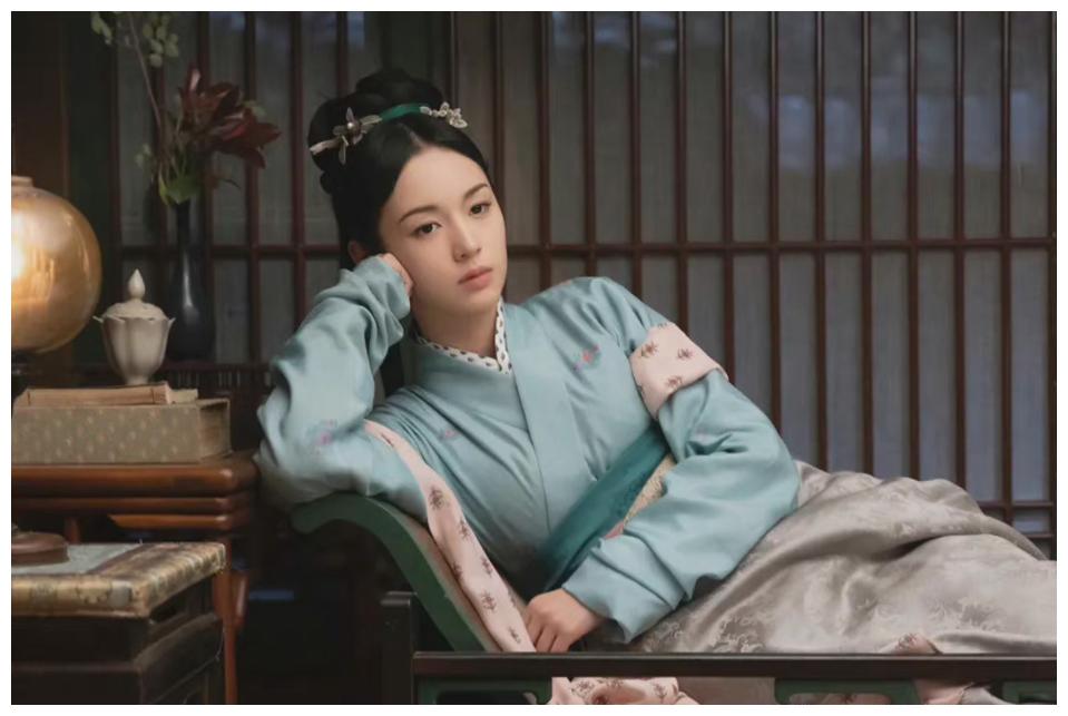 于正新剧不舍寡淡风，彭小苒剧照一出，“小枫”滤镜碎一地休闲区蓝鸢梦想 - Www.slyday.coM