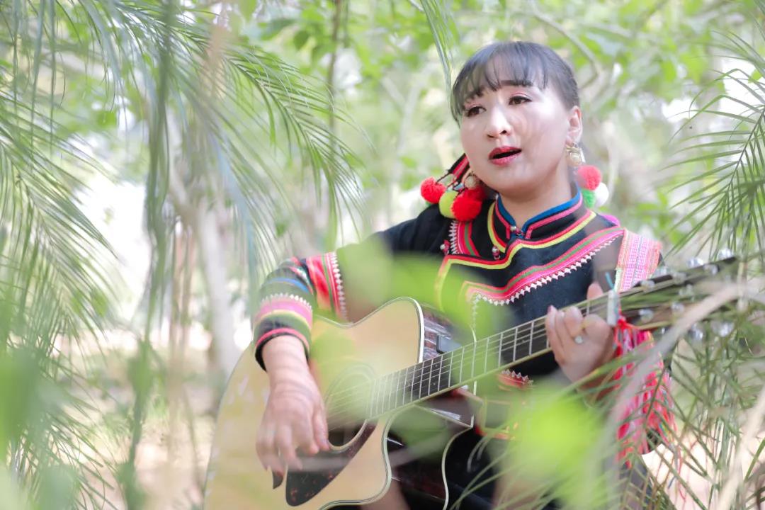 拉祜百灵李娜倮教徐子崴首唱拉祜语真心爱你尽是人间真爱