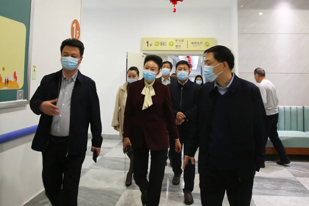 信阳市民政局局长郑刚一行莅临河南圣德健康养护中心检查指导工作