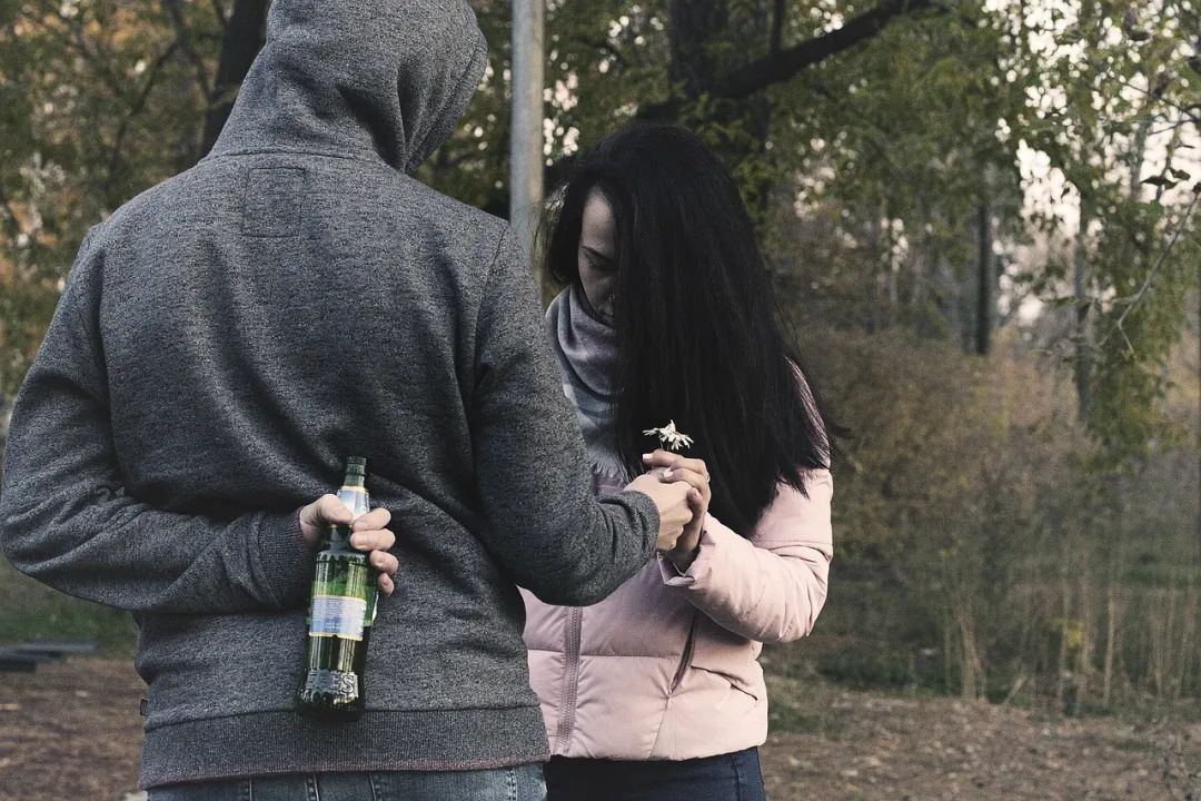 哈尔滨有戒酒的医院吗？医生提醒，有以下症状的朋友及时就医|酒瘾|症状|就医_新浪新闻