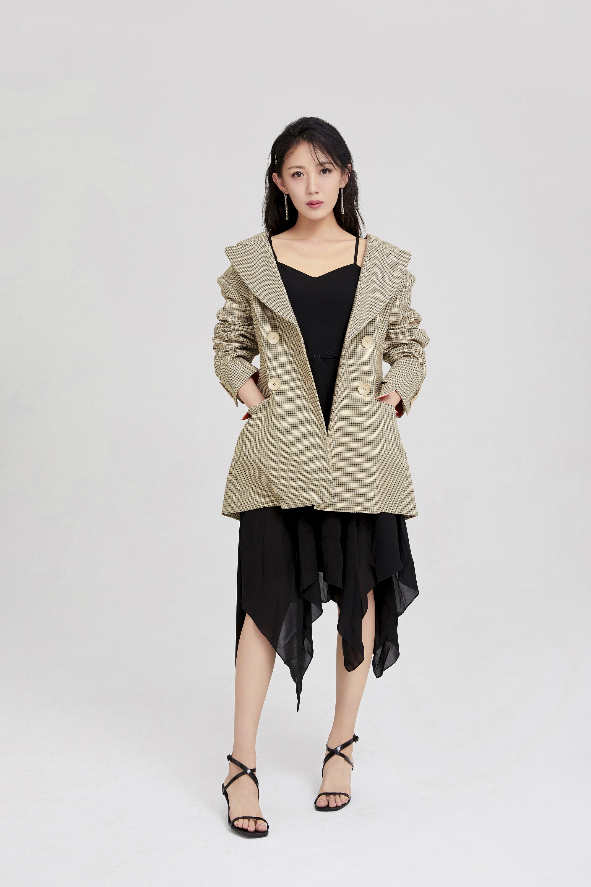 张墨锡西装写真释出长安诺热播演绎后宫风云