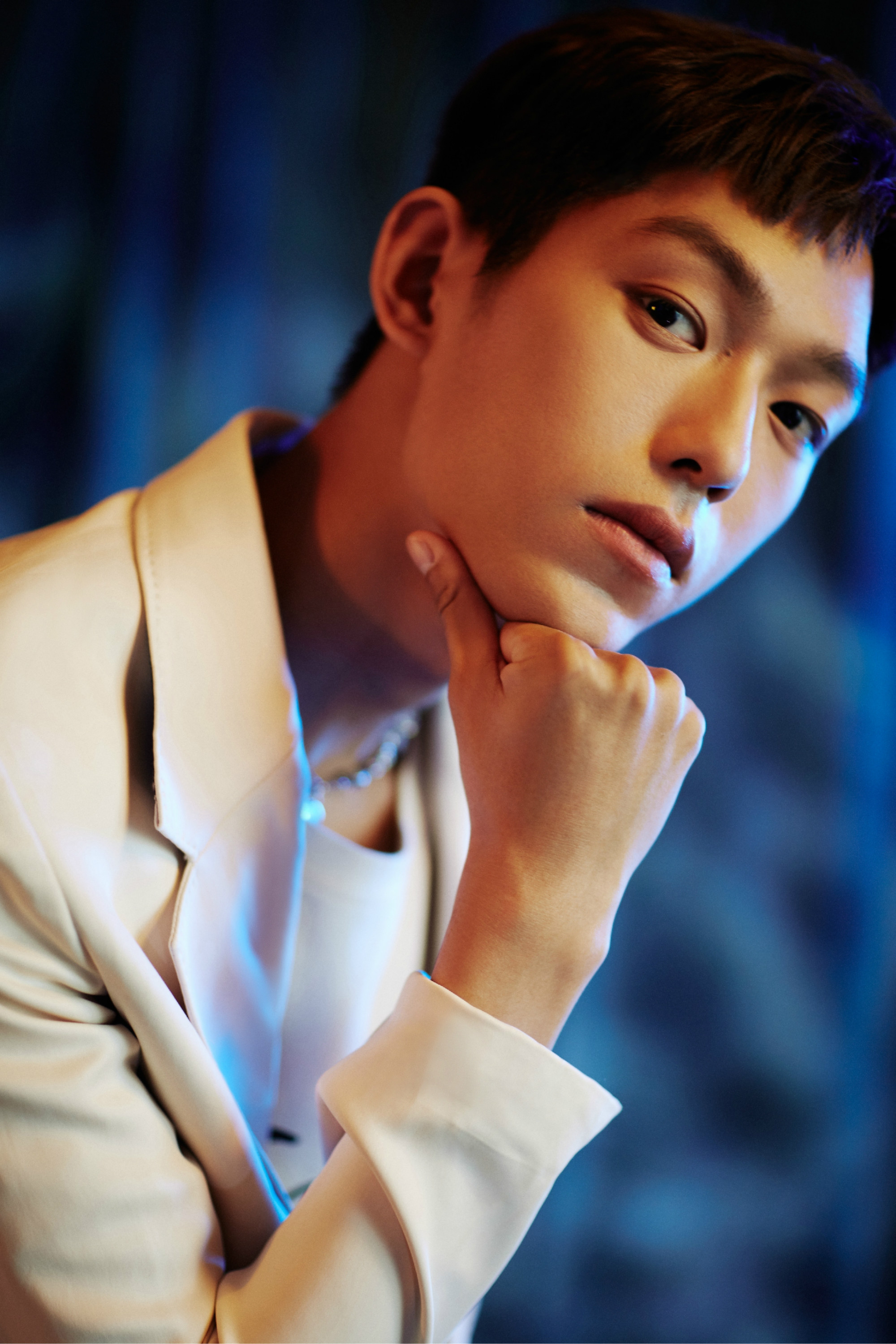 王锵获年度时尚突破演员奖 白茶少年气质清朗|白茶|少年|气质_新浪新