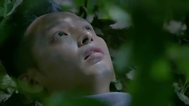 小伙被小鬼子狙击手埋伏,却让兄弟这样做,成功歼灭敌人