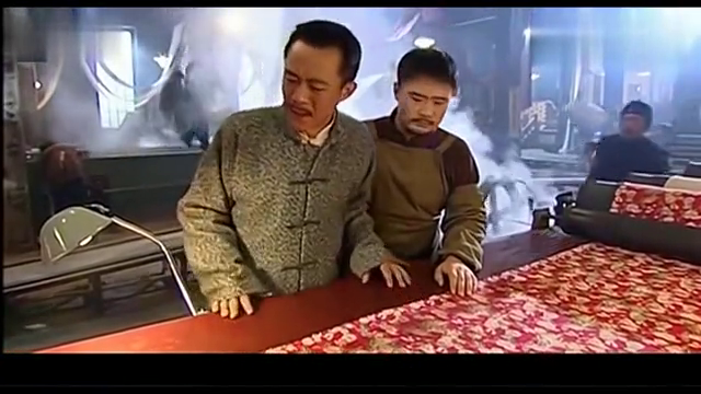 给男子涨工钱,让他一定要把人留下 02:18 大染坊:霍长鹤对沈远宜说