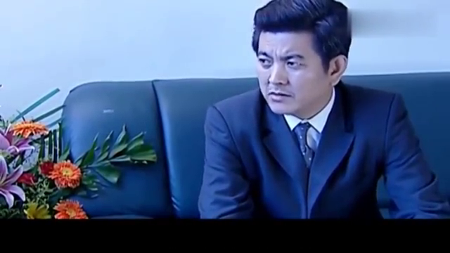 罪域:黑社会头目威胁市长失败,掏出把沾血刀,市长腿软了_新浪新闻