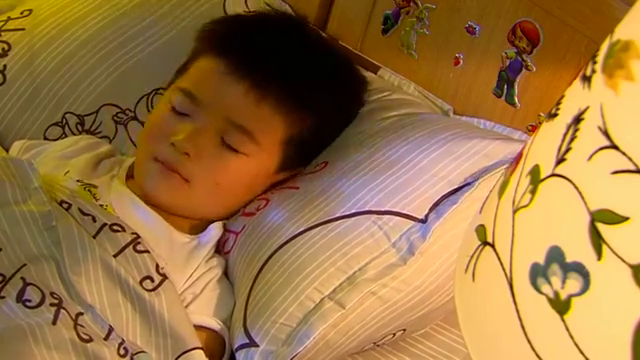 恋恋不忘:灰姑娘耐心开导童童,总裁满眼爱意看着这对母子