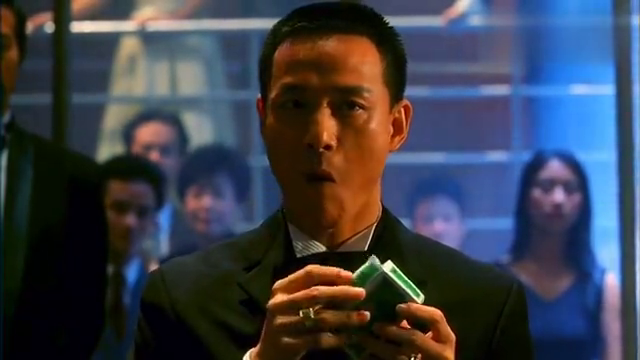 赌神和仇笑痴对决,打个心理战,连续四把不叫牌,再输掉一亿