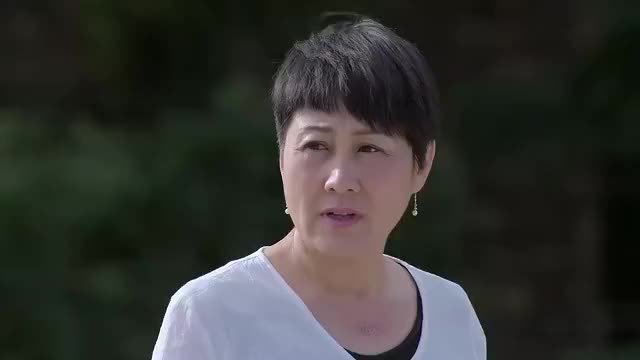 功夫婆媳:梅老师救人受伤,小弦上门送药,但被点点赶出来