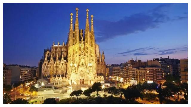 盖了136年终于要完工！结果被曝是“违章建筑”，罚款近3亿元休闲区蓝鸢梦想 - Www.slyday.coM