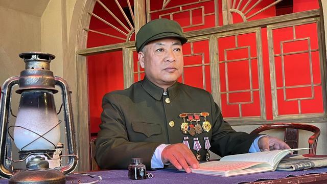 英雄从未远去——访《再回延安》演员暴亦珺休闲区蓝鸢梦想 - Www.slyday.coM 英雄从未远去——访《再回延安》演员暴亦珺休闲区蓝鸢梦想 - Www.slyday.coM