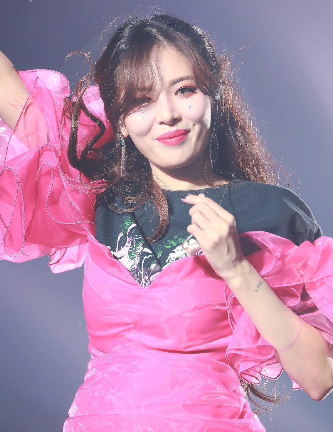 金泫雅回归造型上线,仗着颜值高挑战死亡芭比粉?一般人hold